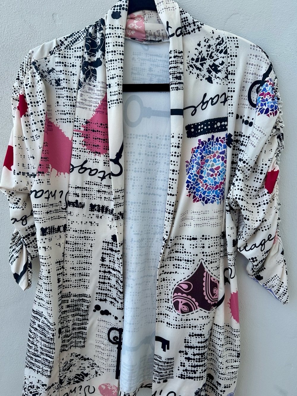 Lily abstract Printed Open Front Kimono Jacket in Cream, Black & Pink - Picture 3 of 6